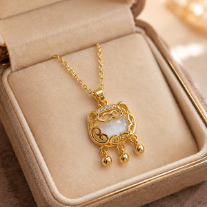 Collana con Ciondolo a Forma di Lucchetto Stile Occhio di Gatto, Accessorio Elegante da Donna per Uso Quotidiano - Product Image 4