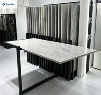 Présentoirs en pierre contemporains sur mesure pour centres commerciaux et salons professionnels – Granit et quartz écologiques avec revêtement poudré