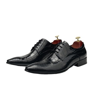 Nuevos zapatos de cuero de negocios para hombre, de alta gama, con punta en pico y correa, estilo británico, para la oficina. - Product Image 1