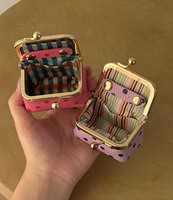 Étui à bijoux en cuir mini avec fermoir à pression, petite boîte à bijoux de luxe pour bague, collier, boucles d'oreilles, étui de rangement portable et exquis pour bijoux