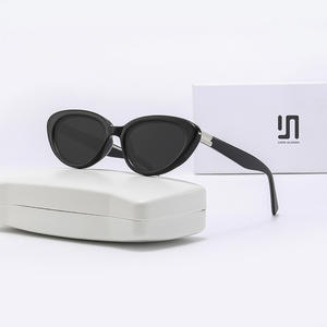 Nuevas gafas de sol triangulares con forma de ojo de gato para mujeres y hombres, montura negra de PC, protección UV400, tipo 3, estilo unisex. - Product Image 4