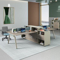 Bureau de travail moderne et simple en PVC pour 4/6 personnes avec cloison, boîte à câbles et armoire fixe, chaise de bureau incluse