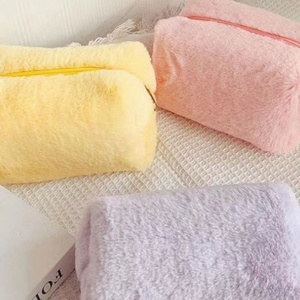 Cosmetic Bag Wholesale Custom Plush Travel Toiletry Makeup Pouch Women Furry Zipper Cosmetic Bag With Logo Faux Fur Coin Purse - Product Image 2