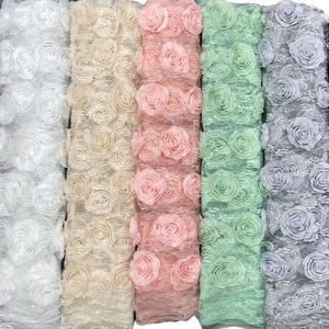 Luxueux Vintage Floral 3D Rose Fleur Brodé Tulle Tissu Doux Dentelle Française pour les Styles Traditionnels et Fantaisie - Product Image 1