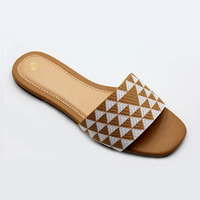 Nouveau Style Claquettes de Plage à Enfiler Haute Qualité Vente en Gros Chaussons Pas Chers Sandales Quotidiennes pour Femmes