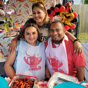 Nhà Máy Tùy Chỉnh In Dành Cho Người Lớn Nhà Hàng Sử Dụng Dùng Một Lần Nhựa Polyurethane Yếm Cao Cấp Ăn Cua Tạp Dề Yếm Cho Người Lớn - Product Image 3