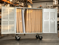 Chariot de chantier mobile robuste pour le stockage de matériaux, industriel, capacité 3000 lbs, avec cage à bobines de fil verrouillable, fabrication OEM, chariot à outils