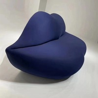 Canapé pivotant en tissu de luxe italien à trois places, forme lèvres rouges créatives, avec support pivotant amovible pour salon, hôtel, club
