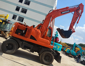 Excavatrice sur pneus d'occasion Doosan DH150 de 15 tonnes pour travaux d'excavation, chantiers de construction et mines - Product Image 5