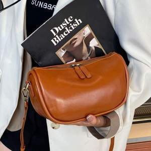 AndoBag - Bolso Bandolera Versátil de Moda para Mujer, de Cuero Vacuno Genuino, con Cierre Simple, Modelo 3122 - Product Image 3