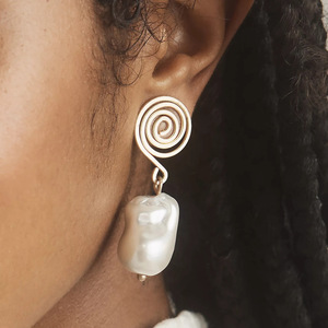 ต่างหูจี้รูปทรงเรขาคณิตพร้อมไข่มุกเทียมสำหรับผู้หญิงสวมใส่ทุกวัน - Product Image 4