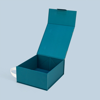 Boîte en carton rigide avec insert doublé de satin personnalisé, logo de marque imprimé, type boîte magnétique noire pour emballage cadeau