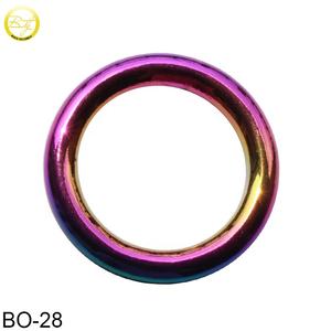 Toptan tasarımcı çantaları marka açık o toka üçgen şekli cüzdan aksesuar gökkuşağı metal anahtarlıklar - Product Image 5