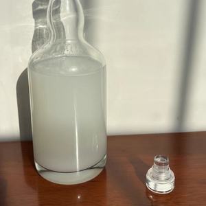 Botella Transparente Redonda y Delgada de 750 ml, Botella de Vidrio de 25 Onzas para Bebidas Frías, Café, Jugos, Licores y Té - Product Image 4