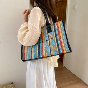 Nuova Borsa a Tracolla Intrecciata con Lettere a Righe Arcobaleno, Versatile e Capiente, per Vacanze e Pendolarismo - Product Image 3