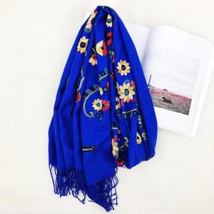 Bellissima <span class=keywords><strong>Sciarpa</strong></span> in <span class=keywords><strong>Cashmere</strong></span> con Ricamo Floreale per Donne, Pashmina con Ricami - Product Image 4