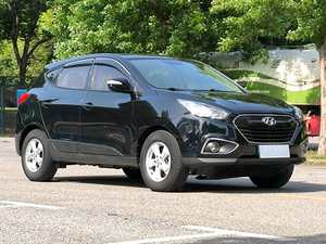 Vente en gros pour Hyundai ix35 – Unité unique, <span class=keywords><strong>prix</strong></span> bas, export mondial, conduite à gauche, <span class=keywords><strong>voiture</strong></span> d'<span class=keywords><strong>occasion</strong></span> automatique avec sièges en cuir et coffre arrière - Product Image 4