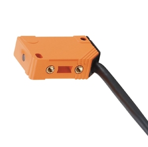 Capteur inductif de moteur industriel IFM IN0085 pour applications en espaces restreints - Product Image 1