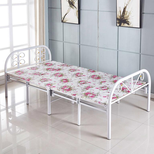 Vente en gros bon marché de <span class=keywords><strong>lit</strong></span> pliant de bureau moderne <span class=keywords><strong>avec</strong></span> <span class=keywords><strong>matelas</strong></span> petits lits pliables en métal <span class=keywords><strong>et</strong></span> fer meubles d'auberge lits simples pour adultes - Product Image 3