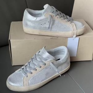 Baskets de luxe de haute qualité en cuir véritable, style designer, avec lacets, antidérapantes, confortables, tendance dorée, massage, motif oie argentée - Product Image 1