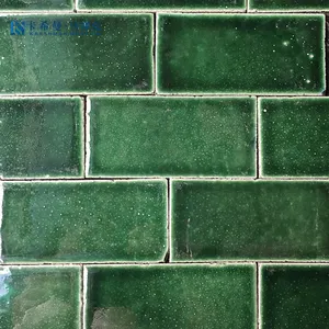 Темно-зеленая блестящая керамическая плитка в стиле ретро