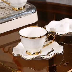 Tasses en Céramique de Haute Qualité <span class=keywords><strong>Porcelaine</strong></span> Blanche Mugs à Thé et Café avec Filet Or en Fine <span class=keywords><strong>Porcelaine</strong></span> Anglaise Tasse et <span class=keywords><strong>Soucoupe</strong></span> pour Petit-Déjeuner - Product Image 4