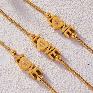 Pulsera de Acero Inoxidable con Letras Doradas en Forma de Corazón, Adornada con Diamantes, Chapada en Oro de 18K, Pulsera con Temperamento - Product Image 4