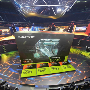 RTX 5090 Gaming Desktop Video <span class=keywords><strong>Card</strong></span> con 32GB GDDR7 Interfaz USB Fan Cooler Nuevo para aplicaciones de estaciones de trabajo - Product Image 2