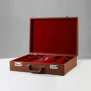 Maleta de Cuero Marrón con Forro de Terciopelo Rojo y Asa para Guardar Joyas, Relojes y Gafas, Caja Rígida - Product Image 1