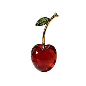 Figurine de cerise en verre artisanal, ornement de fruit rouge, sculpture de feuille verte avec tige dorée, décoration de table pour la maison - Product Image 1