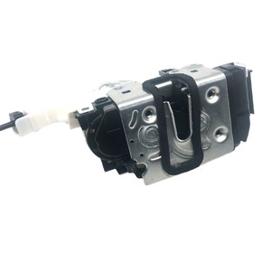 Actionneur de verrouillage centralisé de porte Mercedes-Benz 4 broches arrière droit W204 W212 W218 A2047301435 - Product Image 1