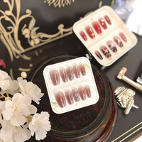 Ongles à presser de luxe de créateur Winsome Beauty, 20 pièces, en ABS 3D, forme cercueil, motif carré, haute qualité, couleurs mélangées, longueur courte