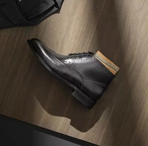Bottes Chelsea en cuir pour homme, en cuir de vachette, style anglais, pour tenue de ville, gravées, imperméables, à enfiler - Product Image 3