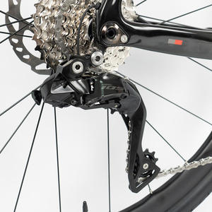 Bicicleta de Carretera de Fibra de Carbono de Alto Módulo de 24 Velocidades R7170 con Frenos de Disco Hidráulicos, Ligera, Tercera Generación (105 Sets) High-D - Product Image 4