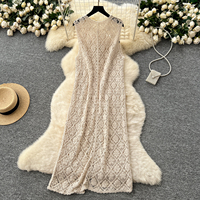 Robe midi d'été sans manches en tricot crochet pour femme, col rond, fente, boutonnée sur le devant, style cache-cœur superposé