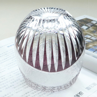 Handgefertigter Eiförmiger Lila Edo Kiriko Glas-Tumbler Handgeschnitzter Kristall-Wasserbecher mit Schildpatt-Chrysanthemen-Muster