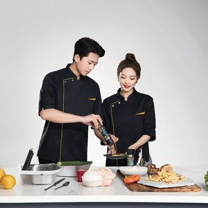 <span class=keywords><strong>Veste</strong></span> de chef BBQ professionnelle avec bordure dorée |   Uniforme à manches courtes résistant à la chaleur |   Tissu tissé en polycoton unisexe <span class=keywords><strong>personnalisé</strong></span> pour restaurant - Product Image 1