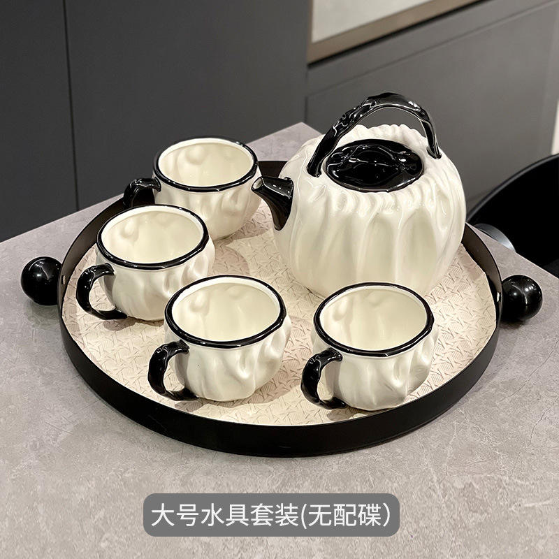 Un plateau de quatre tasses