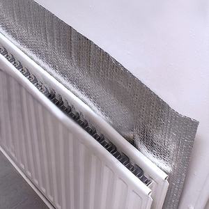 Rotolo di Foglio Riflettente <span class=keywords><strong>per</strong></span> Radiatori, Isolamento <span class=keywords><strong>Termico</strong></span> in Alluminio con Bolle d'Aria <span class=keywords><strong>per</strong></span> Pareti, Barriera Termica <span class=keywords><strong>per</strong></span> Risparmio Energetico e Riscaldamento Domestico - Product Image 1