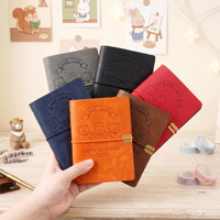 Cuaderno de piel sintética con relieve de oso y conejo de dibujos animados A6, con cierre de banda elástica, mini diario de bolsillo para estudiantes, regalo al por mayor