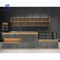 Comptoir de bar moderne pour café, aménagements de comptoirs pour café, solutions de décoration et de design pour les étagères de café