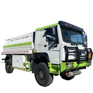 Réservoir en acier au carbone 4WD 300hp Sinotruck Howo 4x4 12000L camion distributeur de carburant mobile