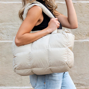 กระเป๋าถือทรงพัฟฟ์ขนาดใหญ่ สีพื้น กระเป๋าสะพายไหล่แบบเสื้อแจ็คเก็ตขนเป็ด กระเป๋าผ้าทรงคลาวด์สำหรับผู้หญิง - Product Image 4