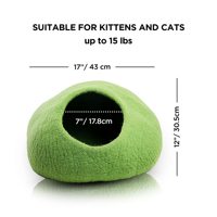 Niche pour chat en feutre de laine vert frais, faite à la main, en forme d'œuf, naturelle, avec doublure intérieure noire foncée.