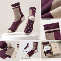 Chaussettes fantaisie à blocs de couleurs pour festival, prune taupe, en coton et élasthanne, motif artistique répétitif, avec bord tricoté, talon et bout renforcés