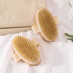 <span class=keywords><strong>Brosse</strong></span> de douche <span class=keywords><strong>anti</strong></span>-<span class=keywords><strong>cellulite</strong></span> à main à prise confortable <span class=keywords><strong>Brosse</strong></span> de corps ovale exfoliante en <span class=keywords><strong>bois</strong></span> à poils de sanglier naturels - Product Image 3