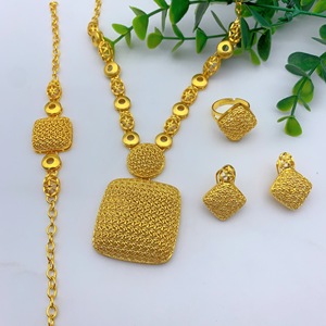 Set di <span class=keywords><strong>Gioielli</strong></span> in Lega Stile Arabo - Collana, Bracciale, Orecchini e Anello da Donna - Product Image 4