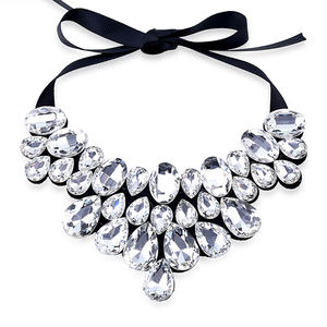 Collar con escote de cristal hecho a mano para mujer, Gargantilla con lazo de diamante de estilo creativo de Alibaba, venta al por mayor - Product Image 2