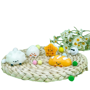 CHENXI Juguetes Novedosos de Simulación de Comida, Blandos y Elásticos, DIY, Pequeños Llaveros Antiestrés, Juguetes Sensoriales de Pan - Product Image 1