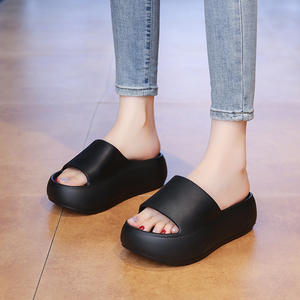 Chanclas de Verano para Mujer, con Suela Gruesa de PVC, Iluminadas, con Gránulos de Uva, Antideslizantes, Cómodas, con Decoración de Tiras - Product Image 1